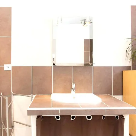 Casa de Férias With One Bedroom In Villediparaso With Furnished Terrace 18 Km From The Beach Ville-di-Paraso