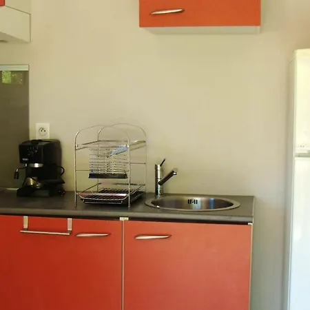 With One Bedroom In Villediparaso With Furnished Terrace 18 Km From The Beach * Ville-di-Paraso