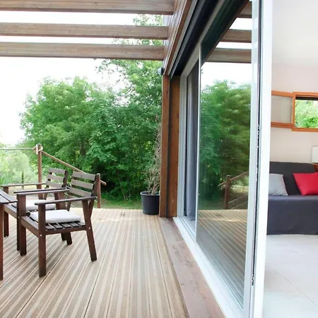 With One Bedroom In Villediparaso With Furnished Terrace 18 Km From The Beach Casa de Férias
