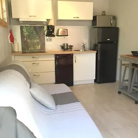 Casa de Férias With One Bedroom In Villediparaso With Furnished Terrace 18 Km From The Beach Ville-di-Paraso