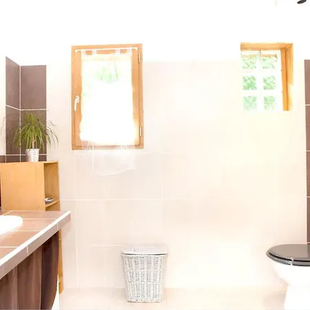 With One Bedroom In Villediparaso With Furnished Terrace 18 Km From The Beach