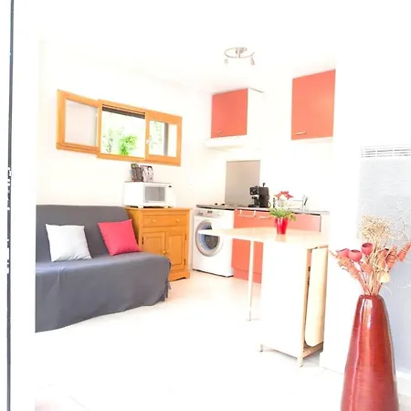 Casa de Férias With One Bedroom In Villediparaso With Furnished Terrace 18 Km From The Beach *