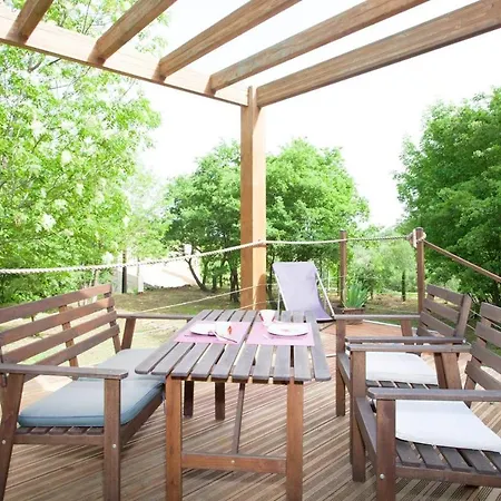 With One Bedroom In Villediparaso With Furnished Terrace 18 Km From The Beach Vakantiehuis *