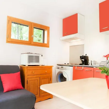With One Bedroom In Villediparaso With Furnished Terrace 18 Km From The Beach Vakantiehuis *