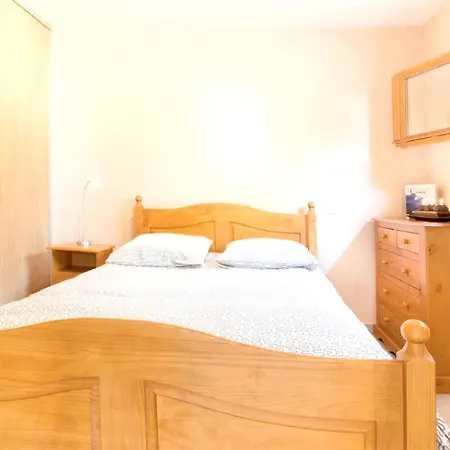 With One Bedroom In Villediparaso With Furnished Terrace 18 Km From The Beach Ville-di-Paraso
